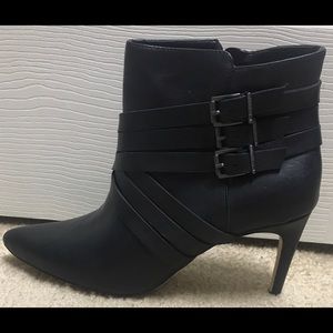 BCBGeneration Zing Leather Ankle boots - Size: 11